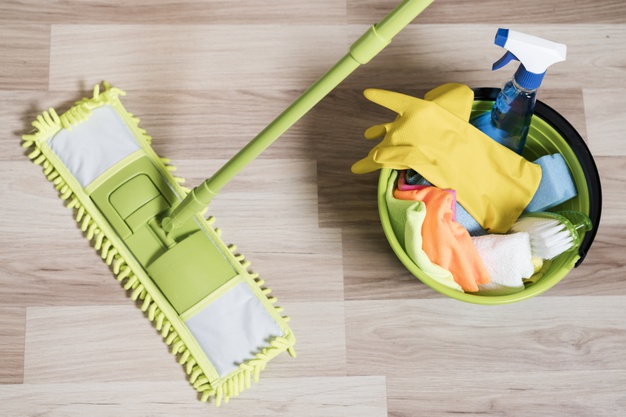 Como limpar pisos vinílicos e laminados?