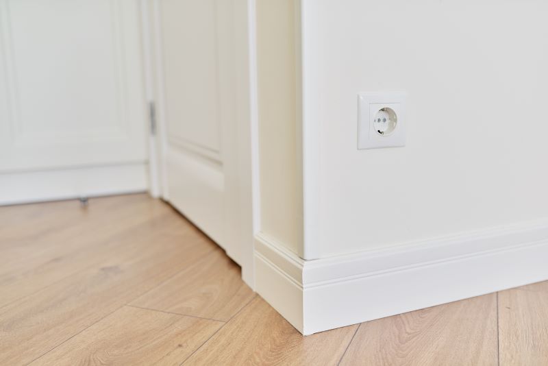 rodapé para piso laminado​