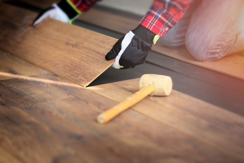 como renovar o piso gastando pouco​